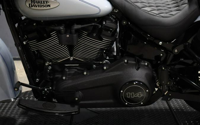 2024 Harley-Davidson Heritage Classic Atlas Silver Metallic - Black Finish