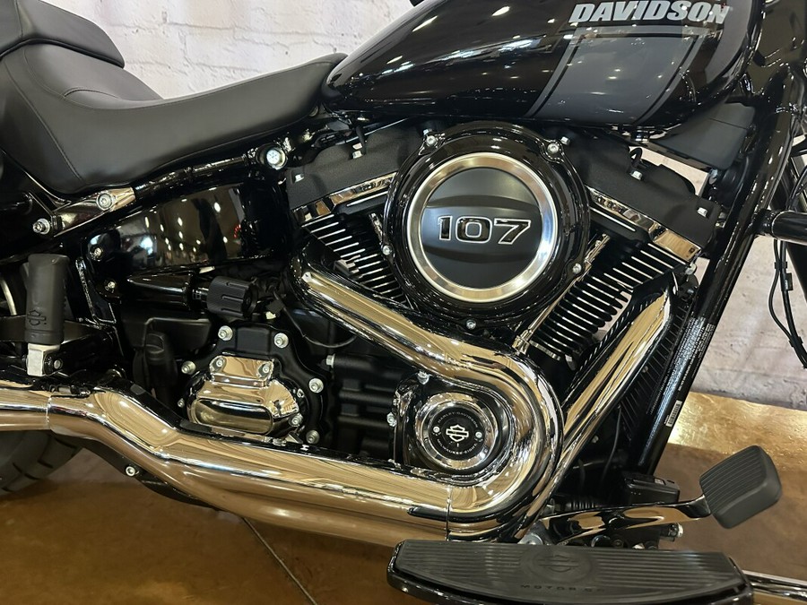 2021 Harley-Davidson Sport Glide FLSB Vivid Black Deluxe