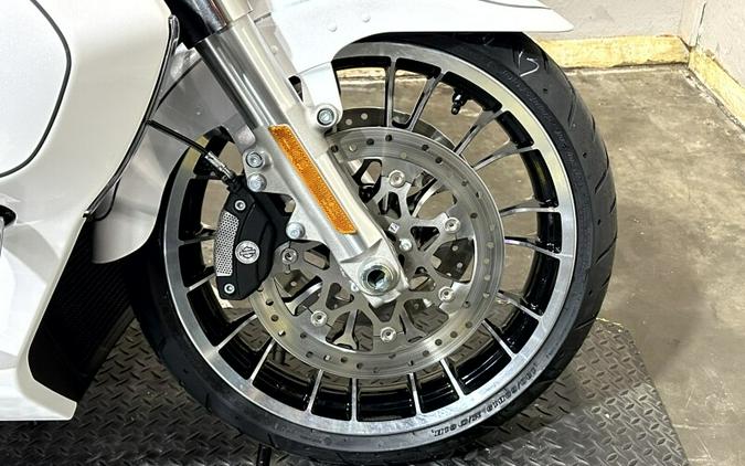 Harley-Davidson® Street Glide Limited 2026 FLHXL 84681639 WHITE ONYX PRL W/ PINSTRIPE