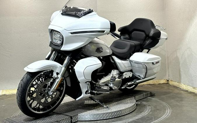 Harley-Davidson® Street Glide Limited 2026 FLHXL 84681639 WHITE ONYX PRL W/ PINSTRIPE