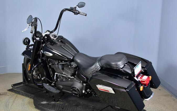 2022 Harley-Davidson Heritage Classic 114 Vivid Black (Black Finish w/Cast Wheels)
