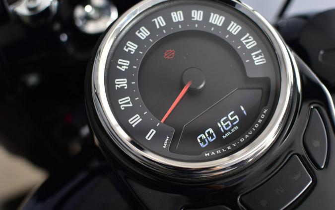 2022 Harley-Davidson Heritage Classic 114 Vivid Black (Black Finish w/Cast Wheels)