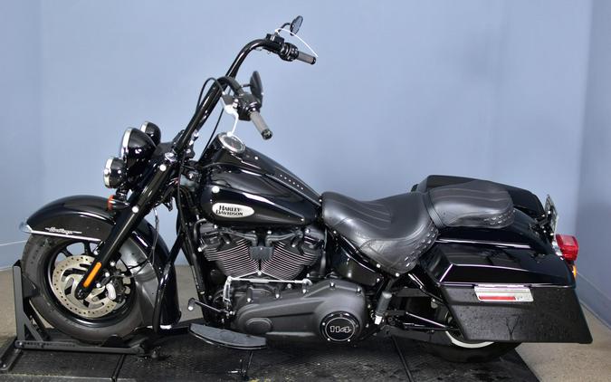 2022 Harley-Davidson Heritage Classic 114 Vivid Black (Black Finish w/Cast Wheels)