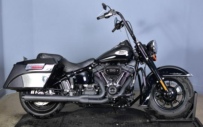 2022 Harley-Davidson Heritage Classic 114 Vivid Black (Black Finish w/Cast Wheels)