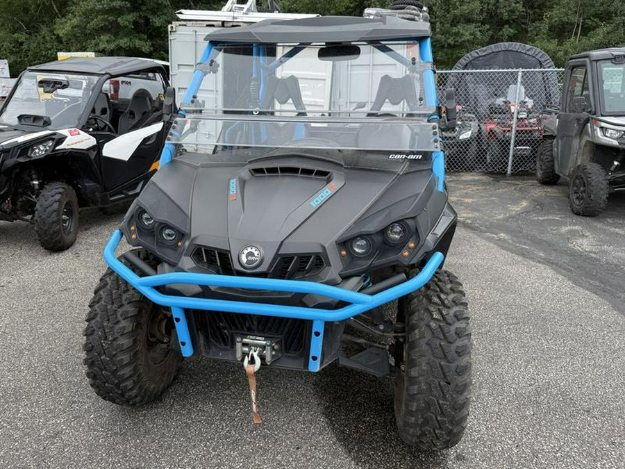 2020 Can-Am® Commander™ XT™ 1000R Carbon Black & Octane Blue