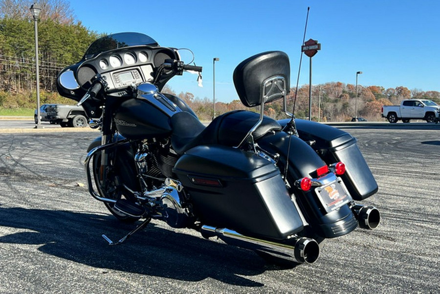 2017 Harley-Davidson FLHX - Street Glide