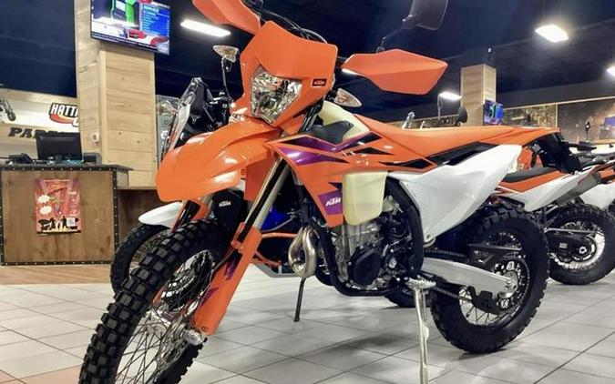 2024 KTM 500 EXC-F Six Days First Look [Fast Facts]