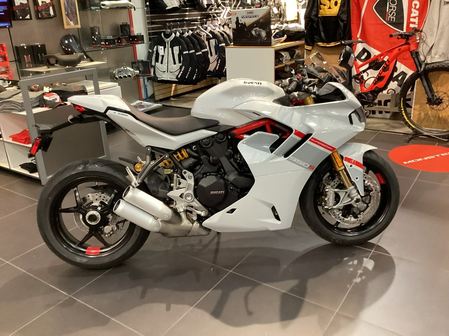 2024 Ducati SuperSport S