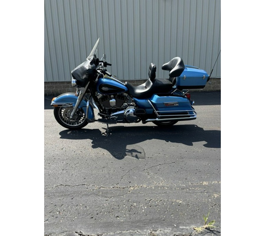 2011 Harley-Davidson FLHTC - Electra Glide Classic