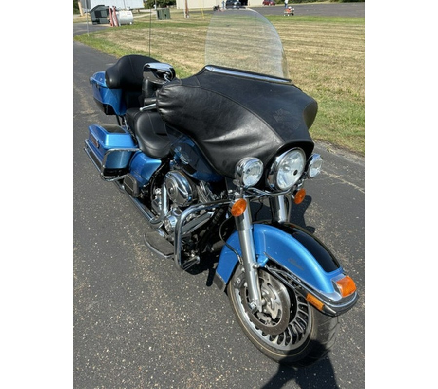 2011 Harley-Davidson FLHTC - Electra Glide Classic