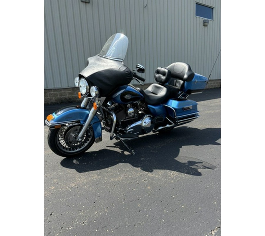 2011 Harley-Davidson FLHTC - Electra Glide Classic