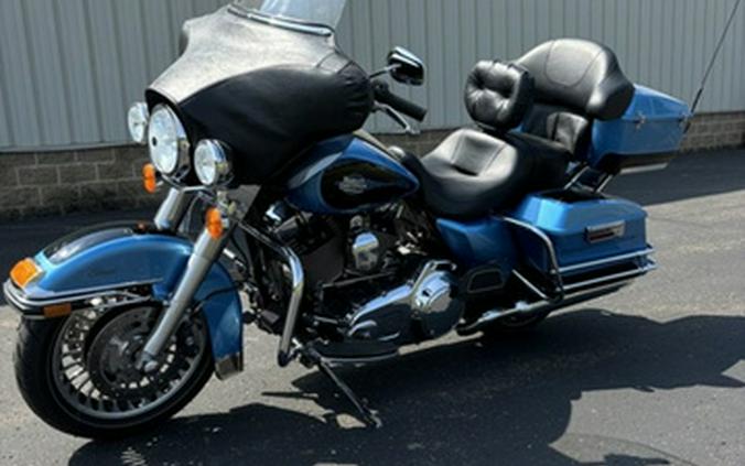 2011 Harley-Davidson FLHTC - Electra Glide Classic