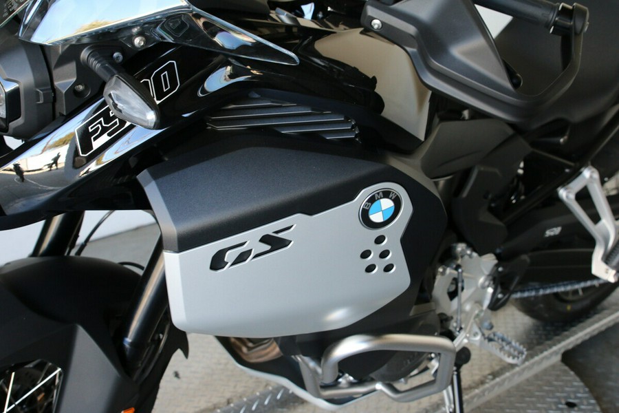 2026 BMW Motorrad F 900 GS Adventure Low Suspension