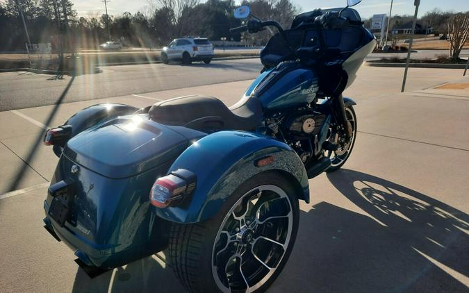 2026 Harley-Davidson® Road Glide 3 Teal Thunder