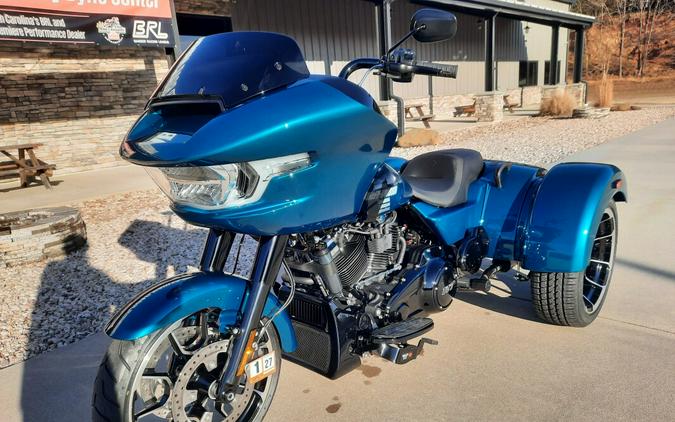 2026 Harley-Davidson® Road Glide 3 Teal Thunder