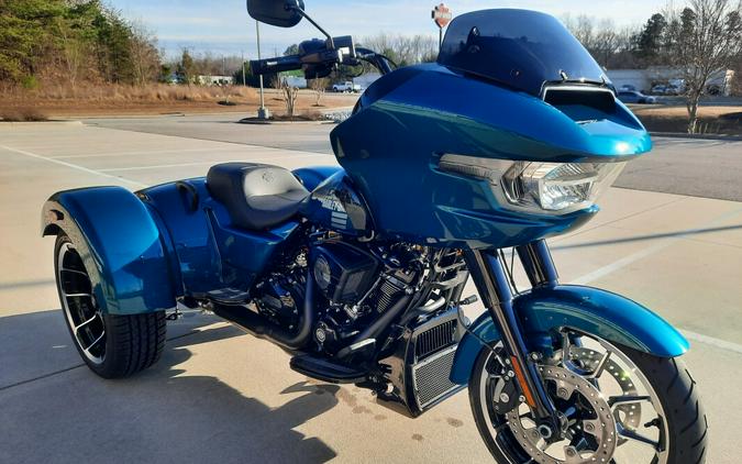 2026 Harley-Davidson® Road Glide 3 Teal Thunder