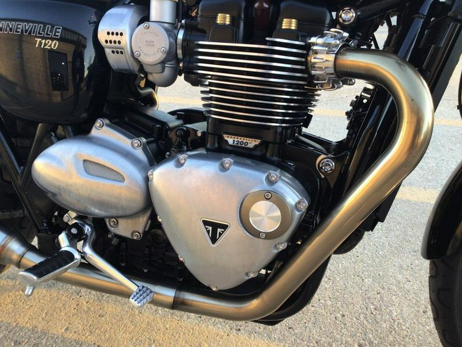 2022 Triumph Bonneville T120 Cordovan Red/Silver Ice