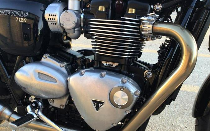 2022 Triumph Bonneville T120 Cordovan Red/Silver Ice