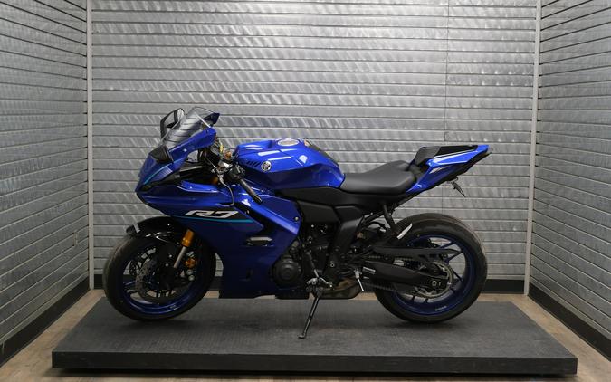 2026 YAMAHA YZFR7