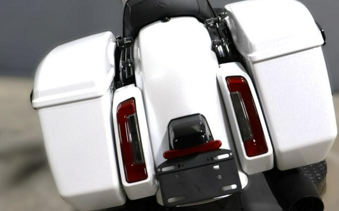 2025 Harley-Davidson Street Glide White Onyx Pearl - Black Finish