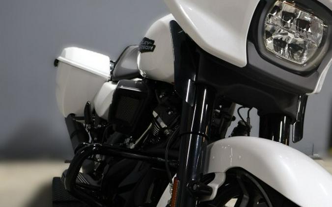 2025 Harley-Davidson Street Glide White Onyx Pearl - Black Finish