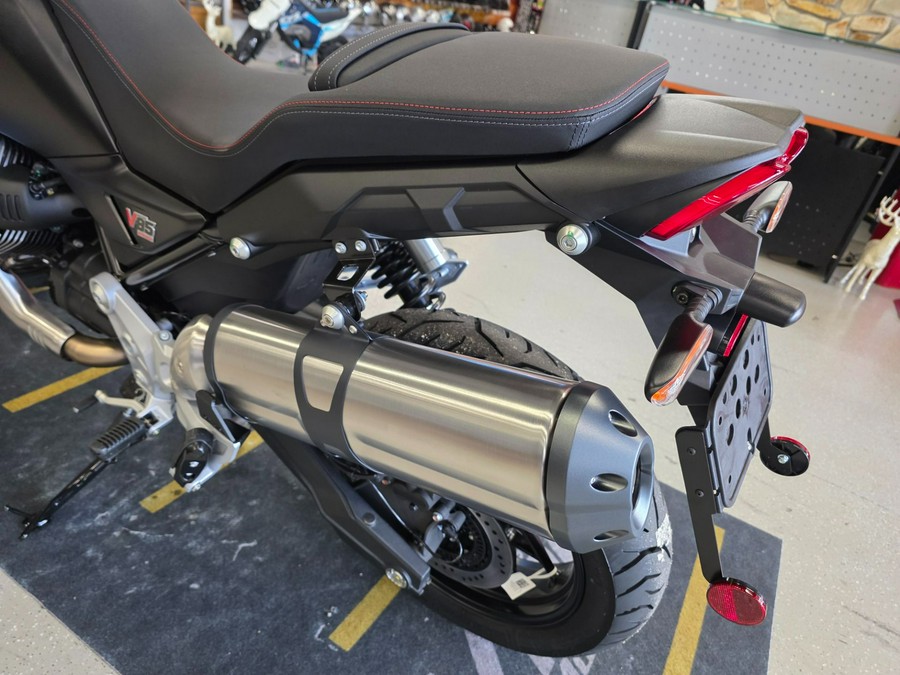 2025 Moto Guzzi V85 Strada