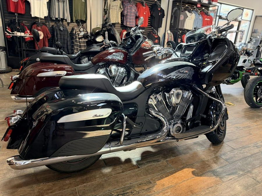 2022 Indian Challenger Black Metallic