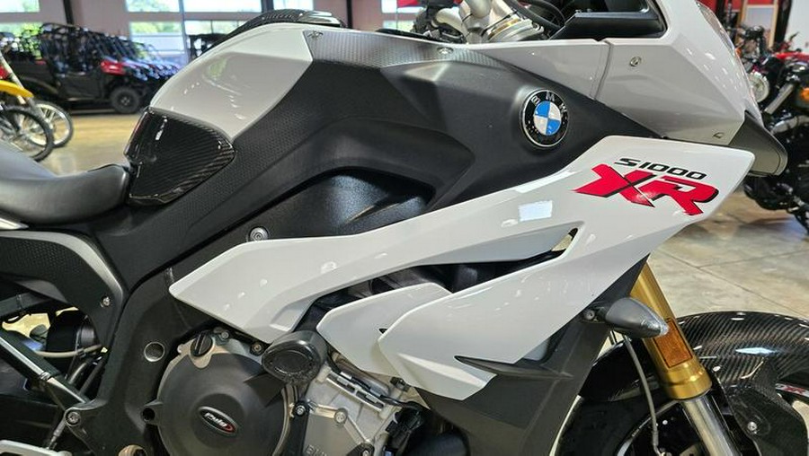 2016 BMW S 1000 XR Light White / Granite Grey Metallic / Racing Red