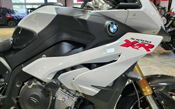 2016 BMW S 1000 XR Light White / Granite Grey Metallic / Racing Red