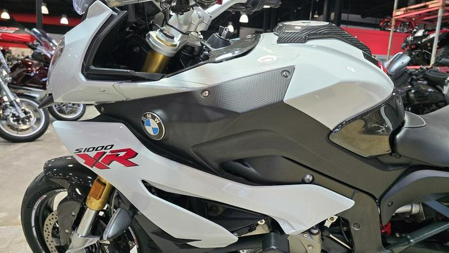 2016 BMW S 1000 XR Light White / Granite Grey Metallic / Racing Red