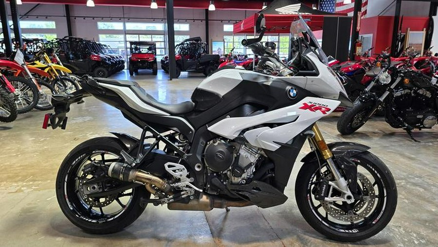 2016 BMW S 1000 XR Light White / Granite Grey Metallic / Racing Red