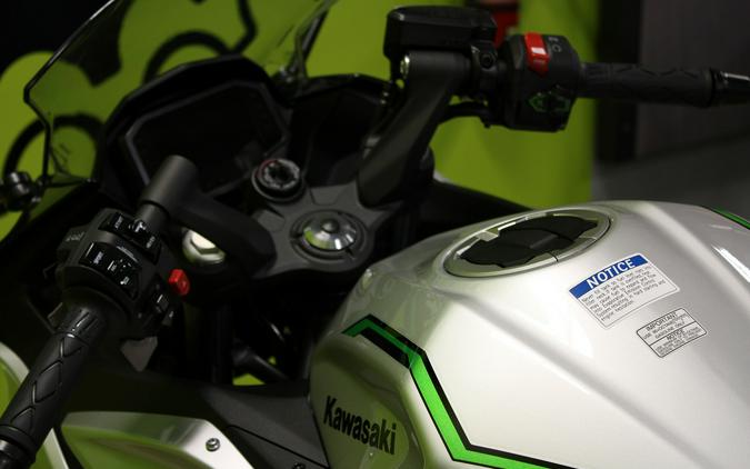 2024 Kawasaki NINJA 7 HYBRID / CX500ARFNL