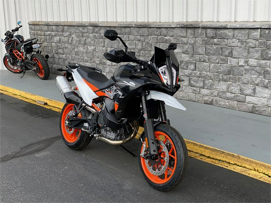 2024 KTM 890 SMT