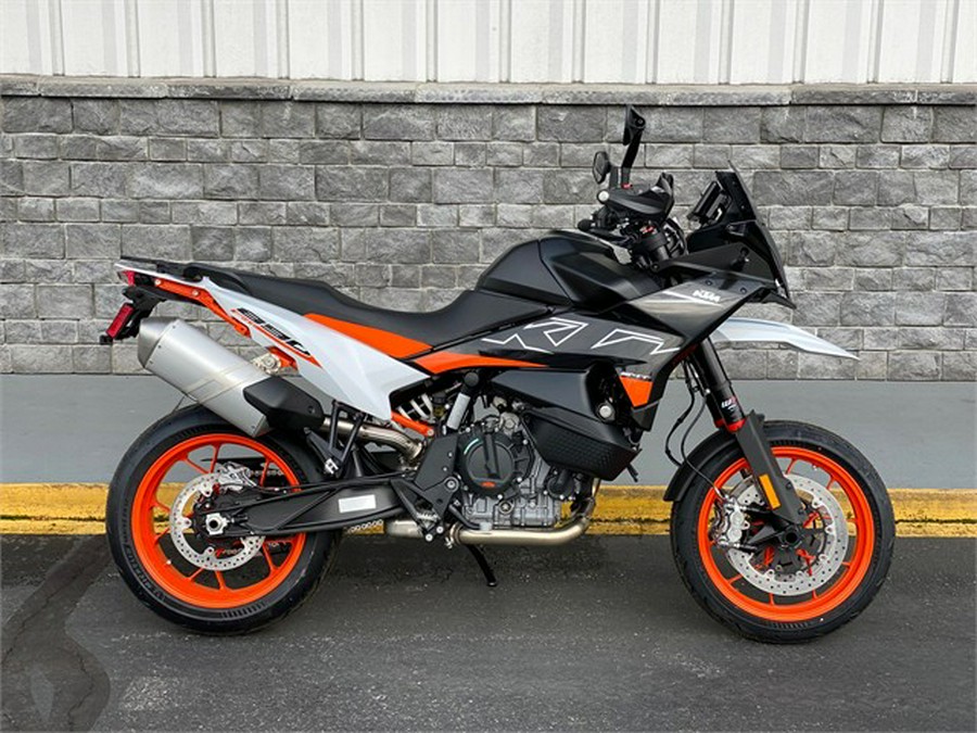 2024 KTM 890 SMT