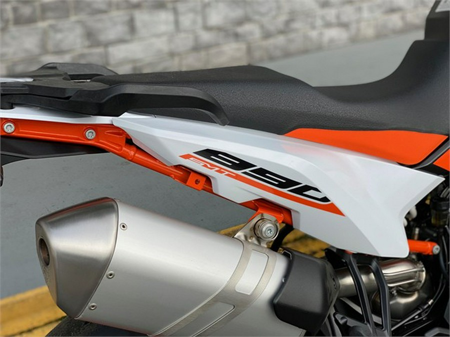 2024 KTM 890 SMT