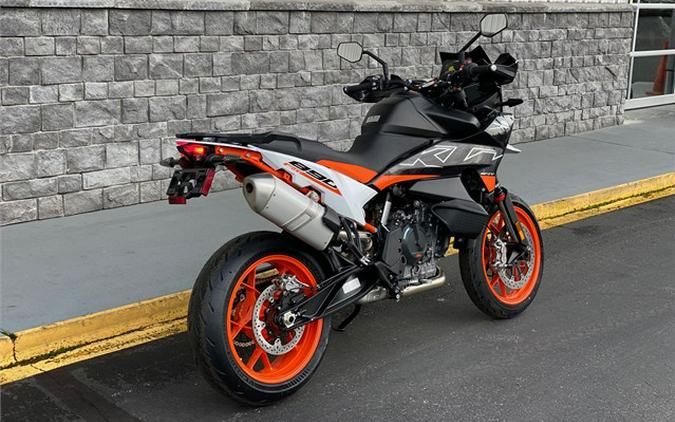 2024 KTM 890 SMT