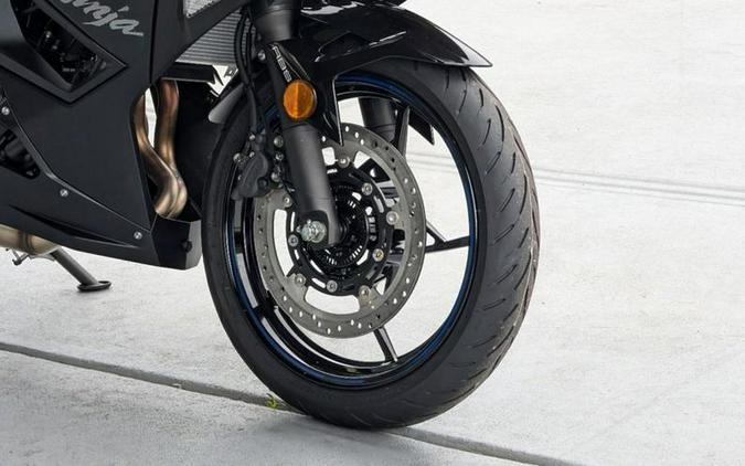 2025 Kawasaki Ninja® 500 ABS Metallic Flat Spark Black/Metallic Spark Black