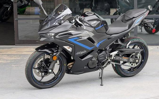 2025 Kawasaki Ninja® 500 ABS Metallic Flat Spark Black/Metallic Spark Black