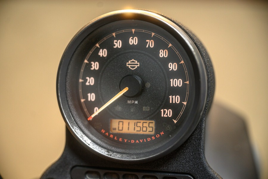 2014 Harley-Davidson Sportster Iron 883 XL 883N