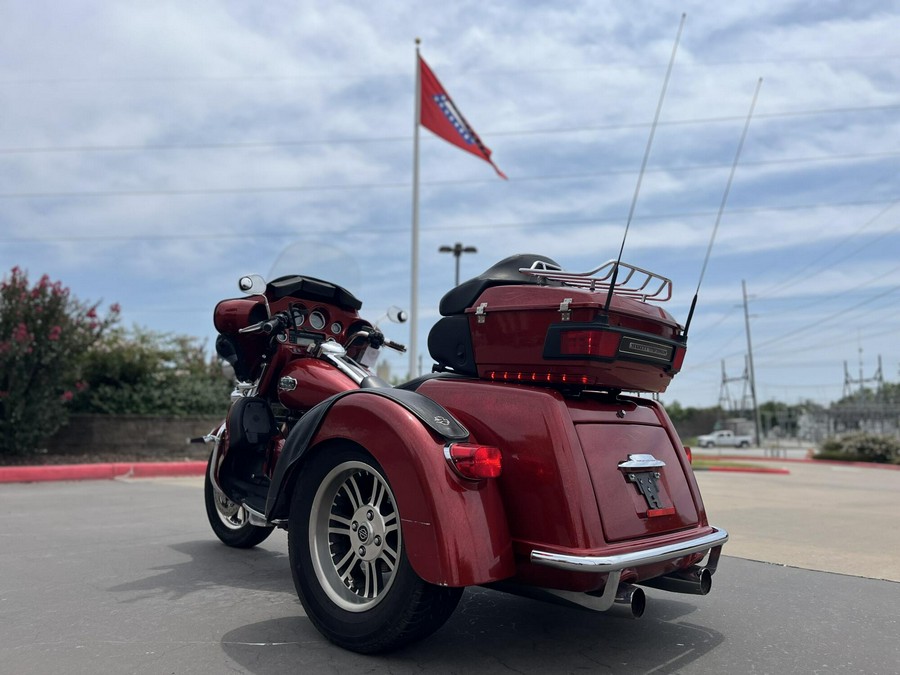 2013 Harley-Davidson® FLHTCUTG Tri Glide™ Ultra Classic® EMBR RED SUNGLO 854780