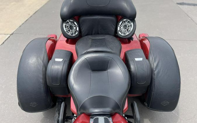 2013 Harley-Davidson® FLHTCUTG Tri Glide™ Ultra Classic® EMBR RED SUNGLO 854780