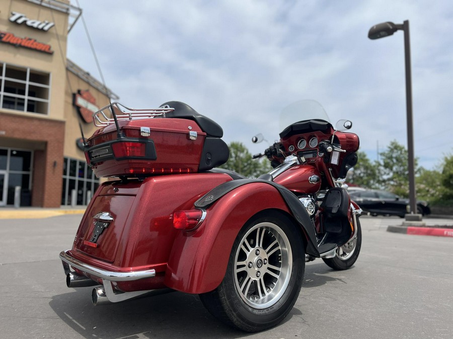 2013 Harley-Davidson® FLHTCUTG Tri Glide™ Ultra Classic® EMBR RED SUNGLO 854780