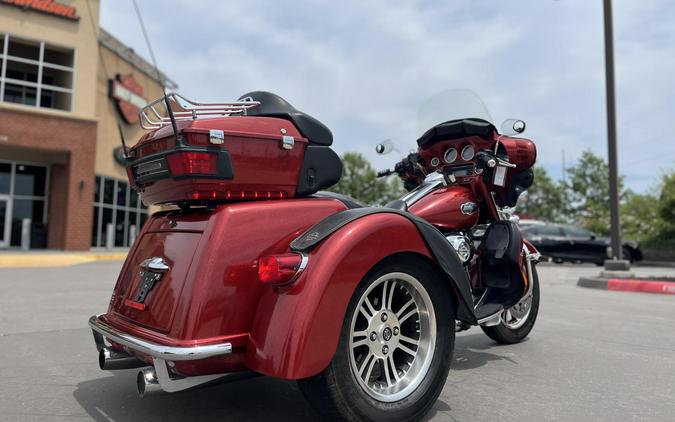 2013 Harley-Davidson® FLHTCUTG Tri Glide™ Ultra Classic® EMBR RED SUNGLO 854780