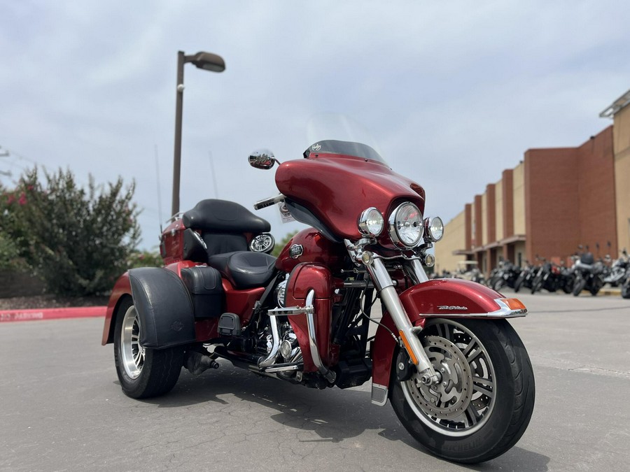 2013 Harley-Davidson® FLHTCUTG Tri Glide™ Ultra Classic® EMBR RED SUNGLO 854780