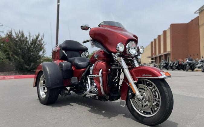 2013 Harley-Davidson® FLHTCUTG Tri Glide™ Ultra Classic® EMBR RED SUNGLO 854780