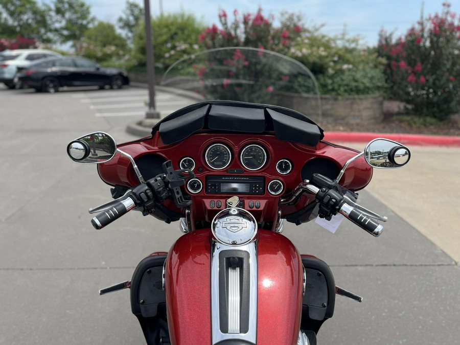 2013 Harley-Davidson® FLHTCUTG Tri Glide™ Ultra Classic® EMBR RED SUNGLO 854780