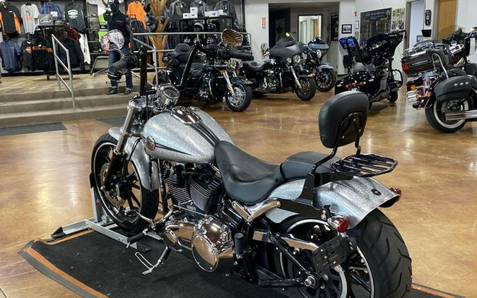 2015 Harley-Davidson Softail FXSB - Breakout