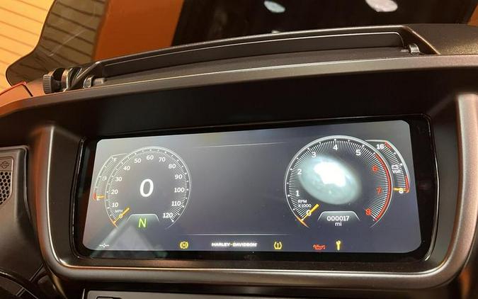 2025 Harley-Davidson® FLHX - Street Glide®