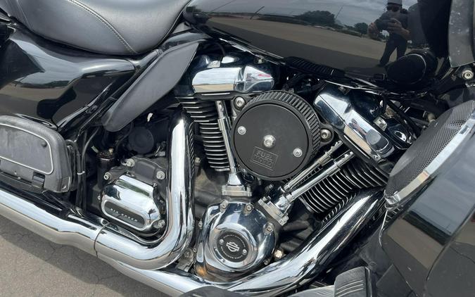 2019 Harley-Davidson® FLTRX Road Glide® Vivid Black 656104