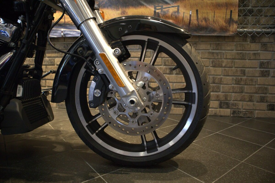 2022 Freewheeler (FLRT)